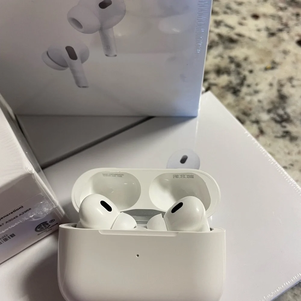 Apple AirPods Pro - Sleek White Design